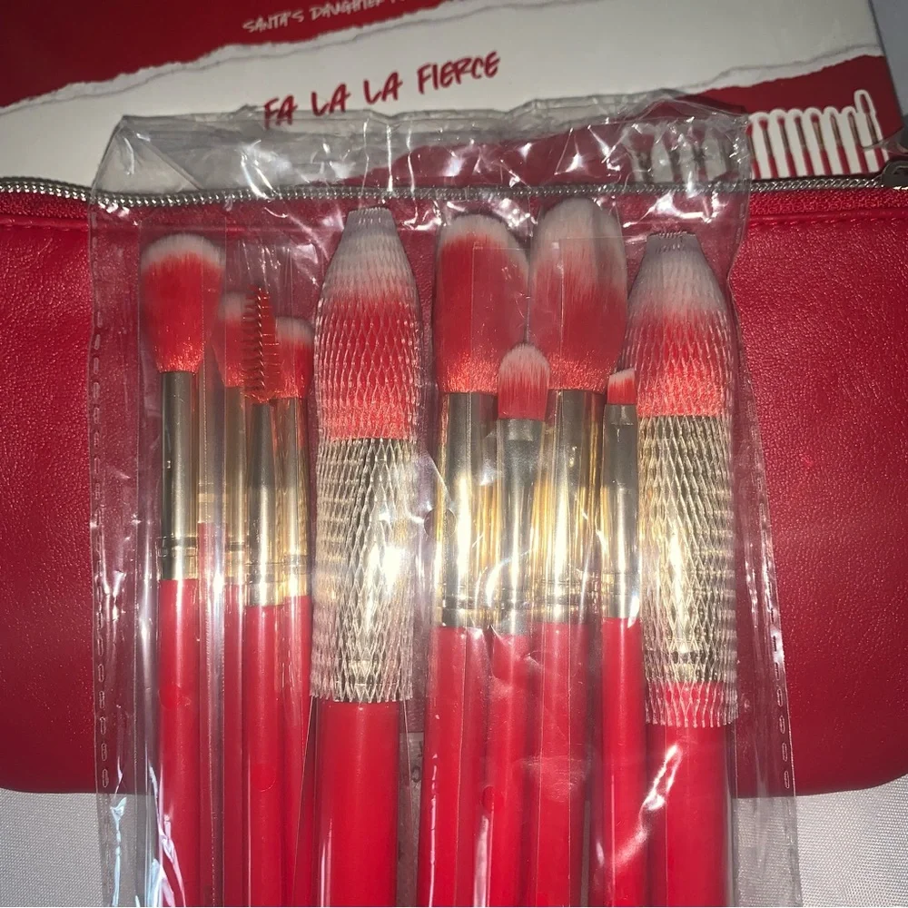 BH Cosmetics ~ 12PC Miss Claus Fa La La Fierce Makeup Brush Set + Pouch ~ BNIB